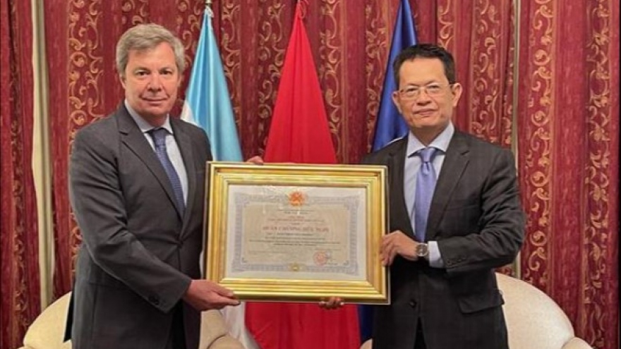 Former Argentine Ambassador to Vietnam honoured with Friendship Order
